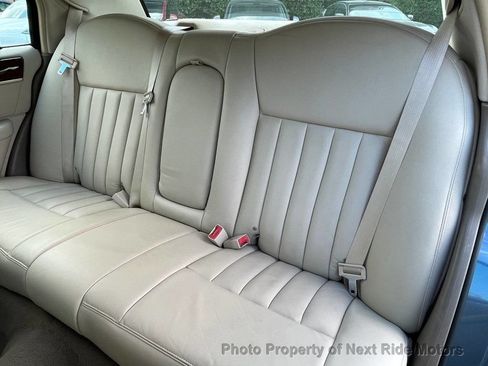Used 2003 Lincoln Town Car Signature RWD image 17