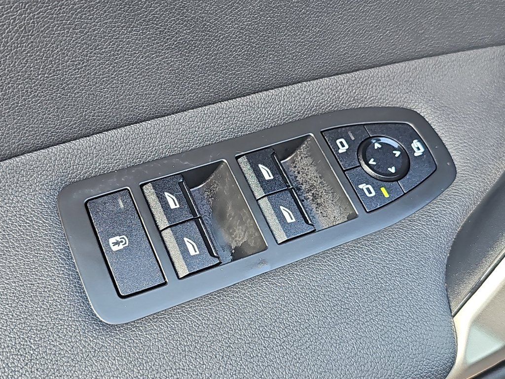 Used 2024 BMW iX xDrive50 w/ Premium Package AWD/4WD image 19