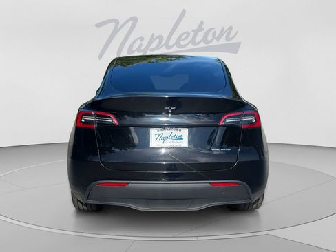Used 2024 Tesla Model Y Long Range AWD/4WD image 4