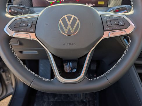 New 2026 Volkswagen Tiguan SE image 10