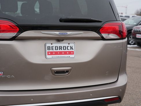 Used 2018 Chrysler Pacifica Touring Plus w/ Tire & Wheel Group image 10