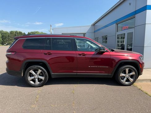 Used 2022 Jeep Grand Cherokee L Limited AWD/4WD image 2