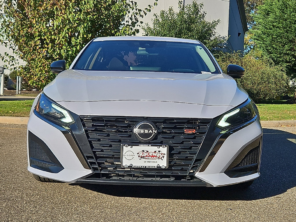 Certified 2023 Nissan Altima 2.0 SR FWD image 3