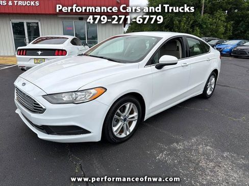 Used 2018 Ford Fusion SE FWD image 1