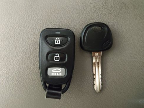 Used 2017 Hyundai Elantra SE FWD image 32