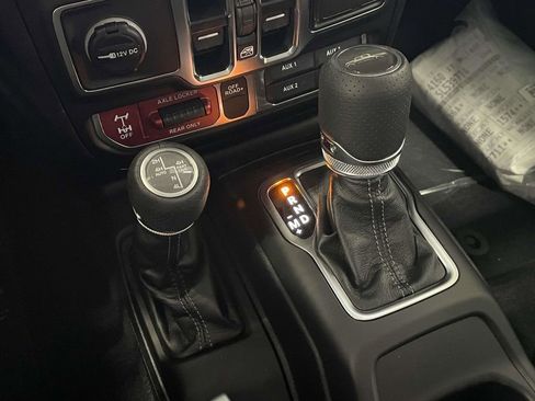 New 2025 Jeep Gladiator Mojave image 38