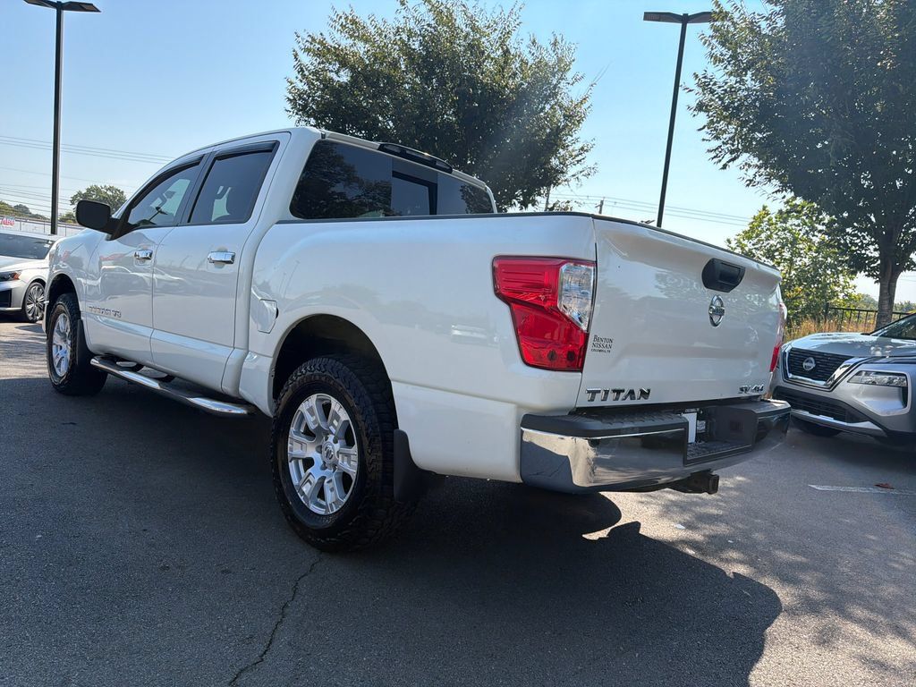 Used 2018 Nissan Titan SV AWD/4WD image 2