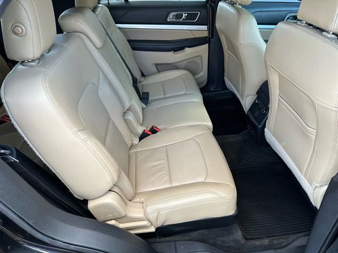 Used 2016 Ford Explorer XLT w/ Equipment Group 202A image 16
