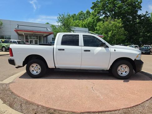 Used 2019 RAM 1500 4x4 Crew Cab Classic image 6