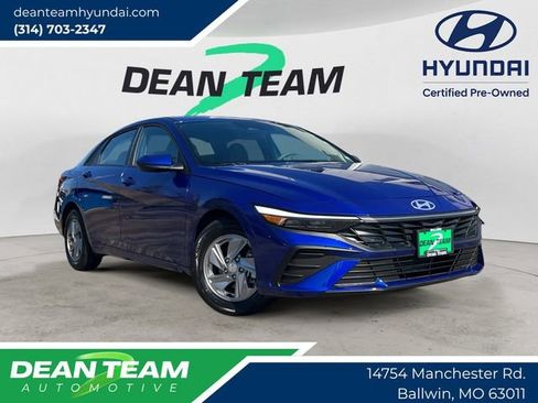 Certified 2025 Hyundai Elantra SE FWD image 1