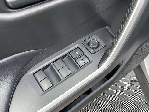 Used 2020 Toyota RAV4 LE FWD image 18