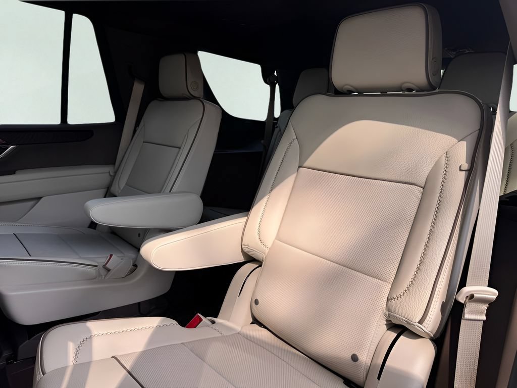 New 2026 GMC Yukon Denali w/ Denali Reserve Package AWD/4WD image 14