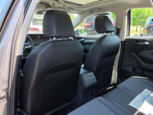 Used 2026 Volkswagen Jetta SE FWD image 40