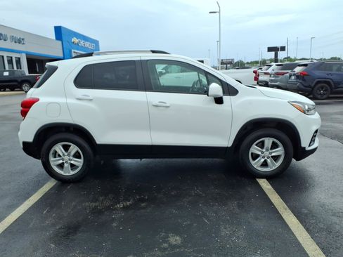 Used 2022 Chevrolet Trax LT w/ LT Convenience Package AWD/4WD image 27