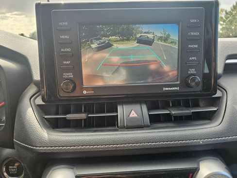 Used 2020 Toyota RAV4 XLE AWD/4WD image 18