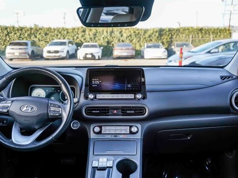 Used 2022 Hyundai Kona Limited image 9