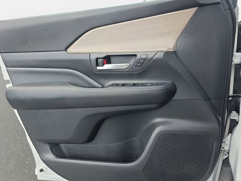 Used 2024 Toyota Grand Highlander Platinum AWD/4WD image 28