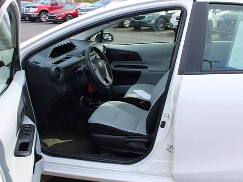 Used 2014 Toyota Prius C One FWD image 11