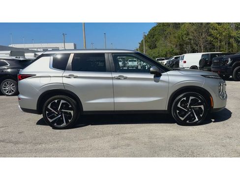 Used 2024 Mitsubishi Outlander SE Black Edition image 9