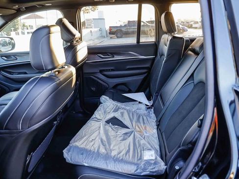 New 2026 Jeep Grand Cherokee Altitude image 22