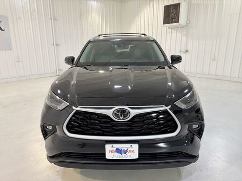 Used 2025 Toyota Highlander XLE image 33