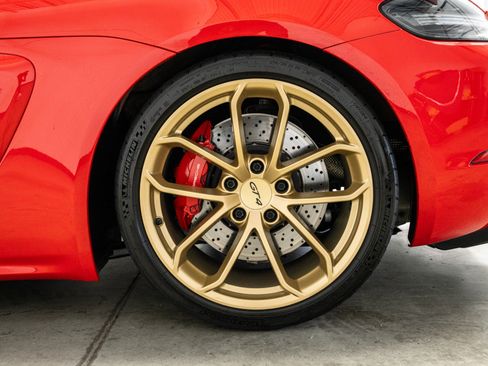 Used 2020 Porsche 718 Cayman GT4 RWD image 10