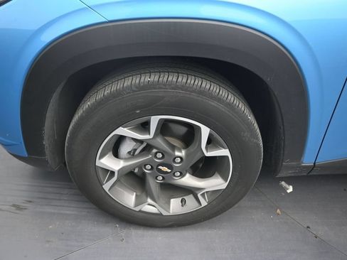 Used 2025 Chevrolet Trax LT FWD image 9