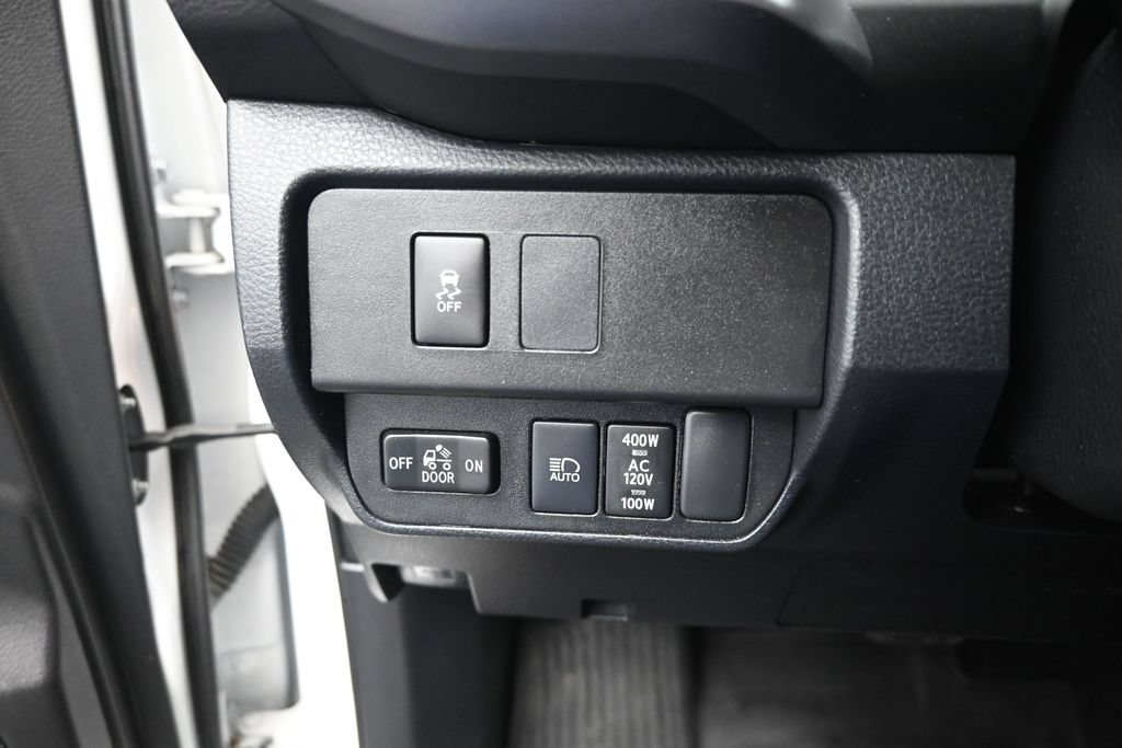 Used 2023 Toyota Tacoma TRD Sport w/ Black Out Package (TMS) AWD/4WD image 13