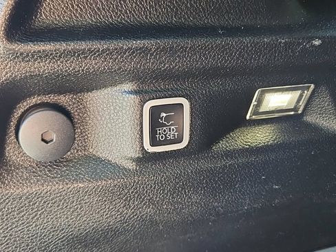 Used 2022 Jeep Grand Cherokee L Limited RWD image 33