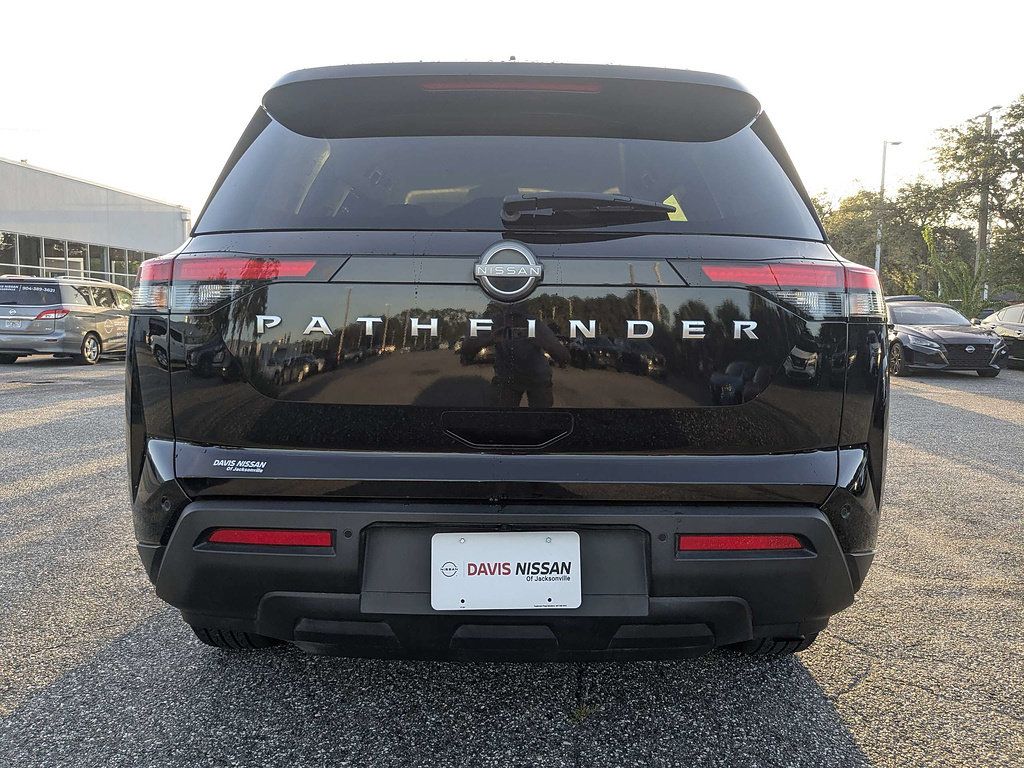 Certified 2025 Nissan Pathfinder SV FWD image 5