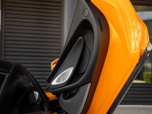 Used 2022 McLaren GT RWD image 35