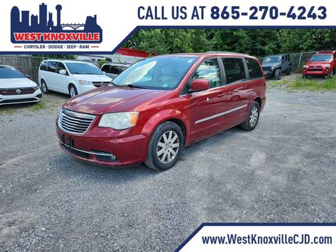 Used 2013 Chrysler Town & Country Touring FWD image 1