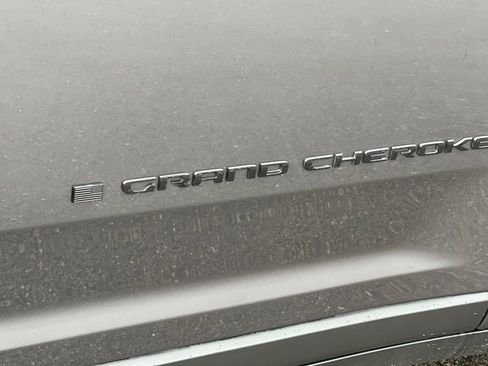 Used 2025 Jeep Grand Cherokee L Altitude AWD/4WD image 10