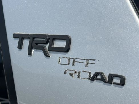 Used 2019 Toyota 4Runner SR5 AWD/4WD image 10
