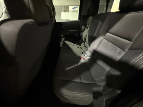 Used 2022 Nissan Frontier SV image 17