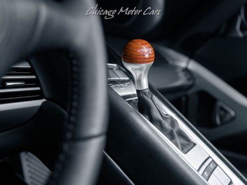Used 2005 Porsche Carrera GT RWD image 13