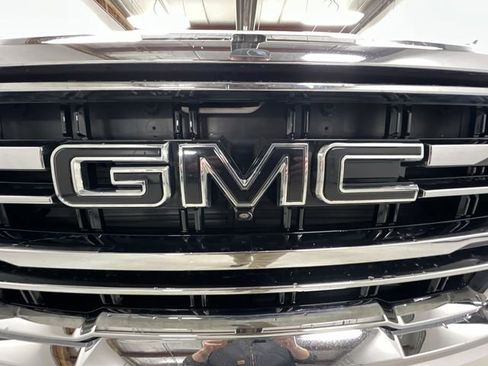 Used 2022 GMC Yukon SLT w/ SLT Premium Package image 32