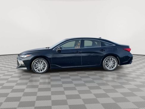 Used 2022 Toyota Avalon Limited image 5