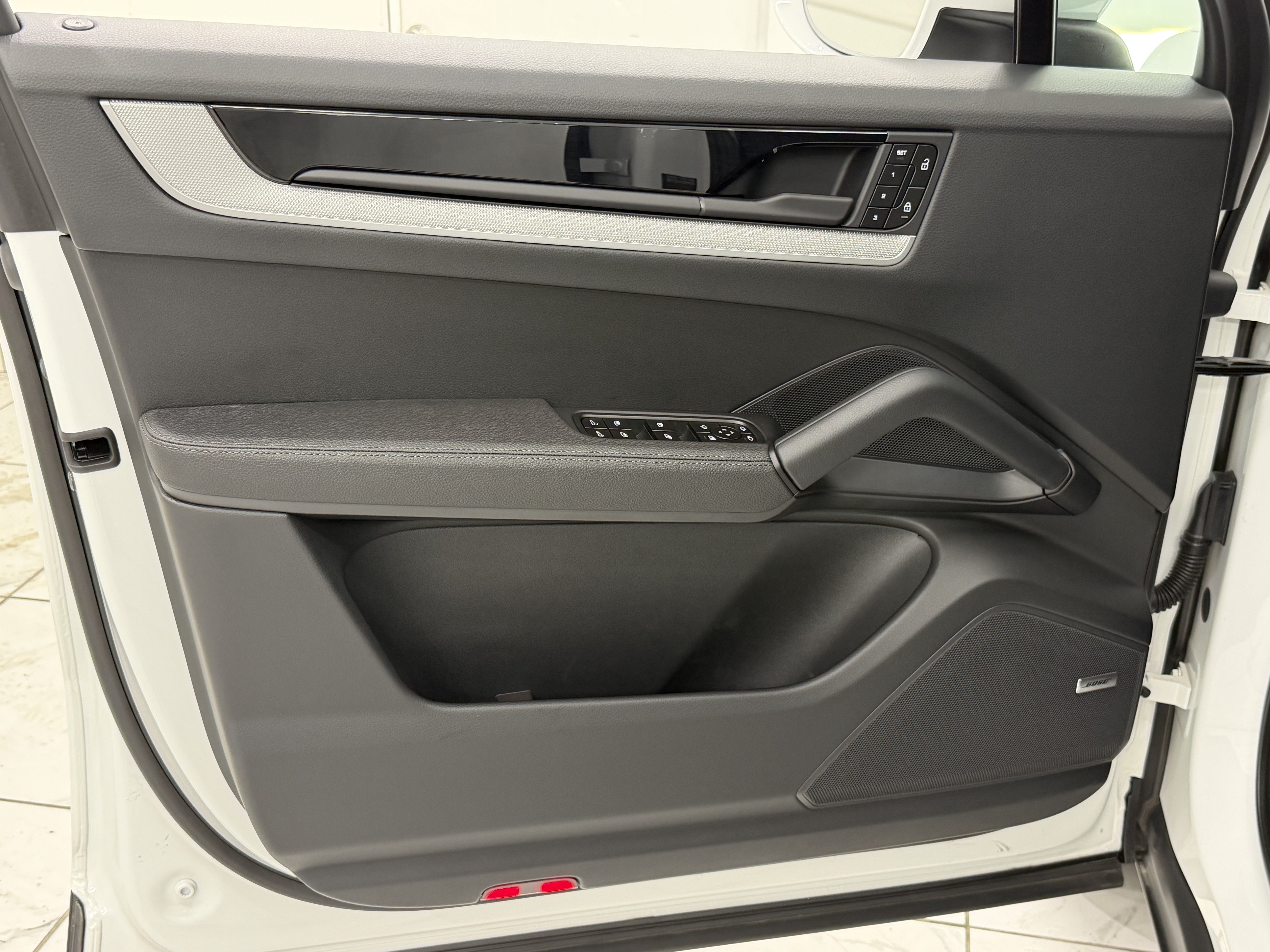 Certified 2024 Porsche Cayenne AWD/4WD image 27