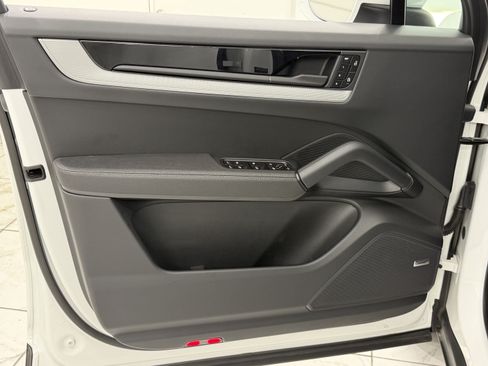 Certified 2024 Porsche Cayenne AWD/4WD image 27