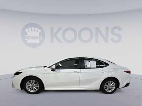 Used 2025 Toyota Camry LE image 8