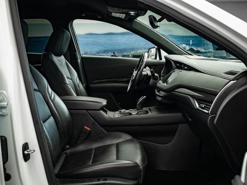 Used 2023 Cadillac XT4 Sport image 24