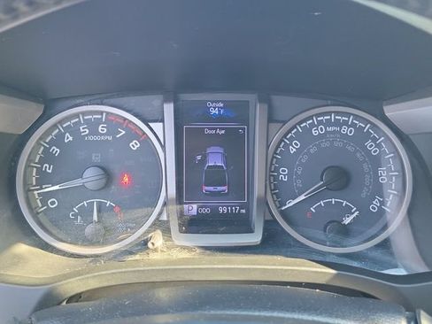 Used 2020 Toyota Tacoma SR5 RWD image 27