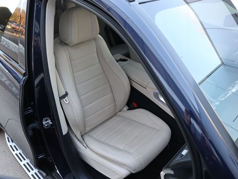 Used 2021 Mercedes-Benz GLS 580 4MATIC image 36