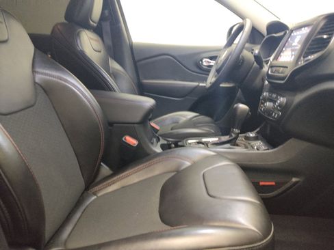 Used 2021 Jeep Cherokee Trailhawk AWD/4WD image 21