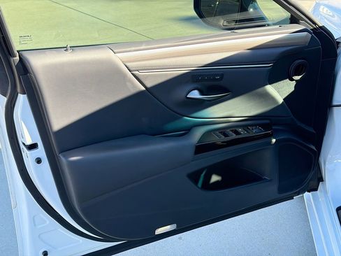 Used 2023 Lexus ES 350 F Sport image 17