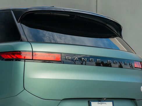 Used 2025 Land Rover Range Rover Sport SV Edition Two image 39