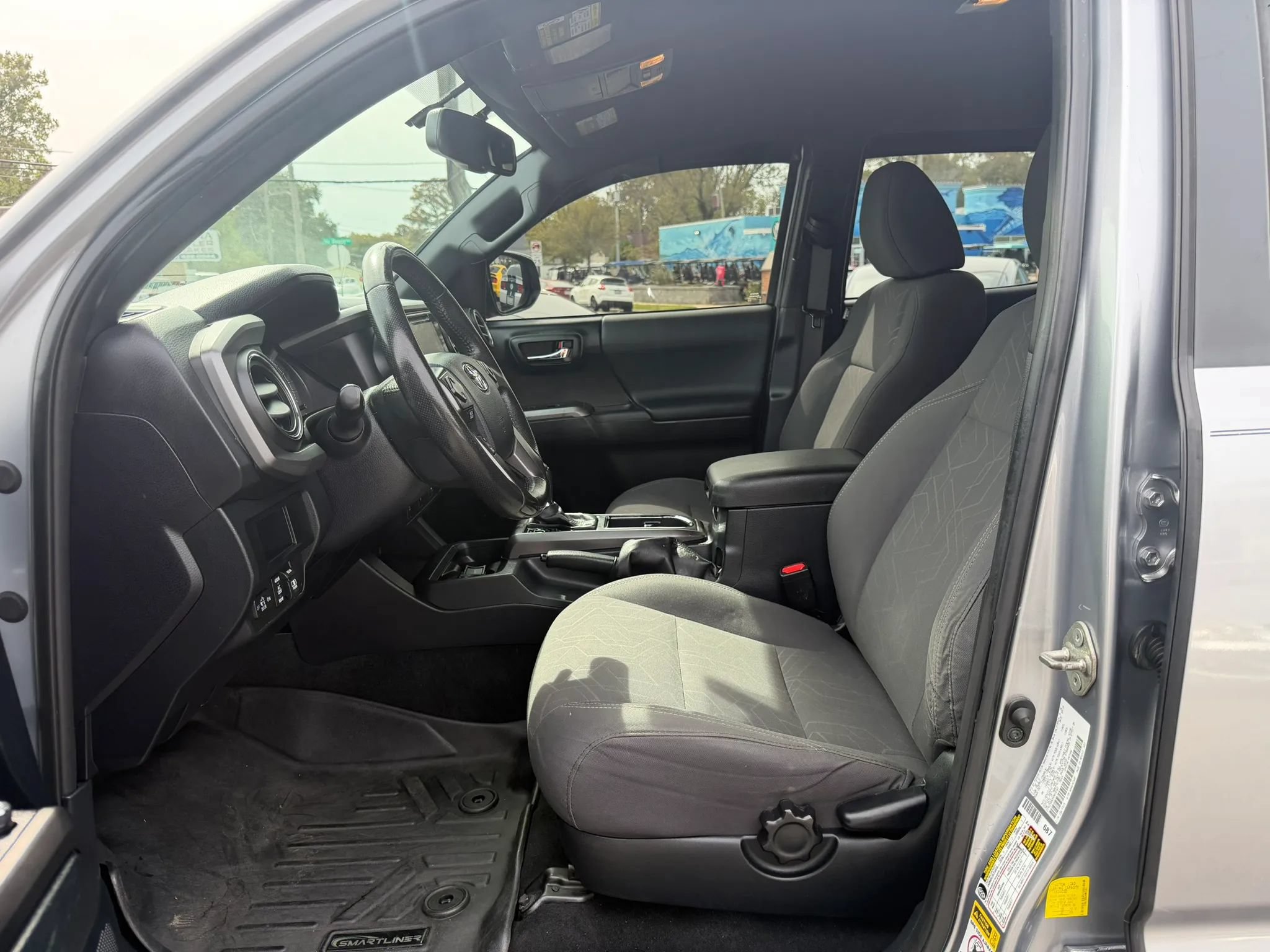 Used 2017 Toyota Tacoma TRD Sport w/ Tow Package AWD/4WD image 14