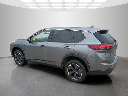 Used 2024 Nissan Rogue SV image 6