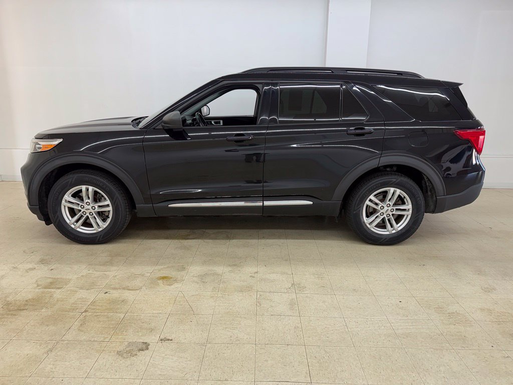 Used 2020 Ford Explorer XLT w/ Comfort Package AWD/4WD image 2